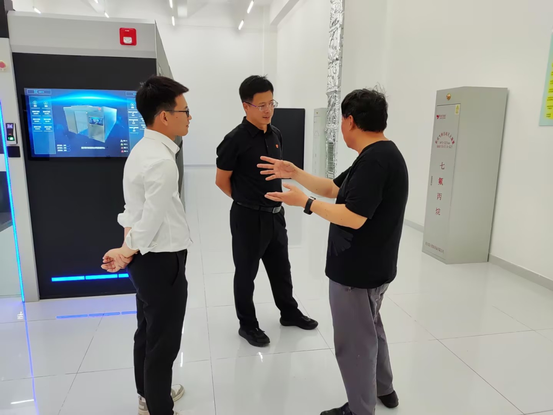 雅迪集团大数据中心程学奎总监莅临我校参观考察