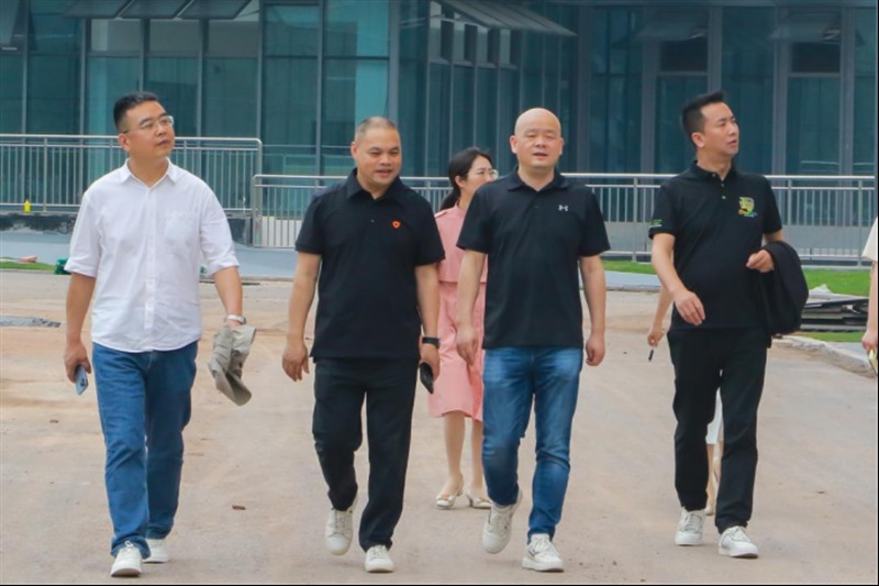 雅迪科技集团周超一行莅临我校参观考察
