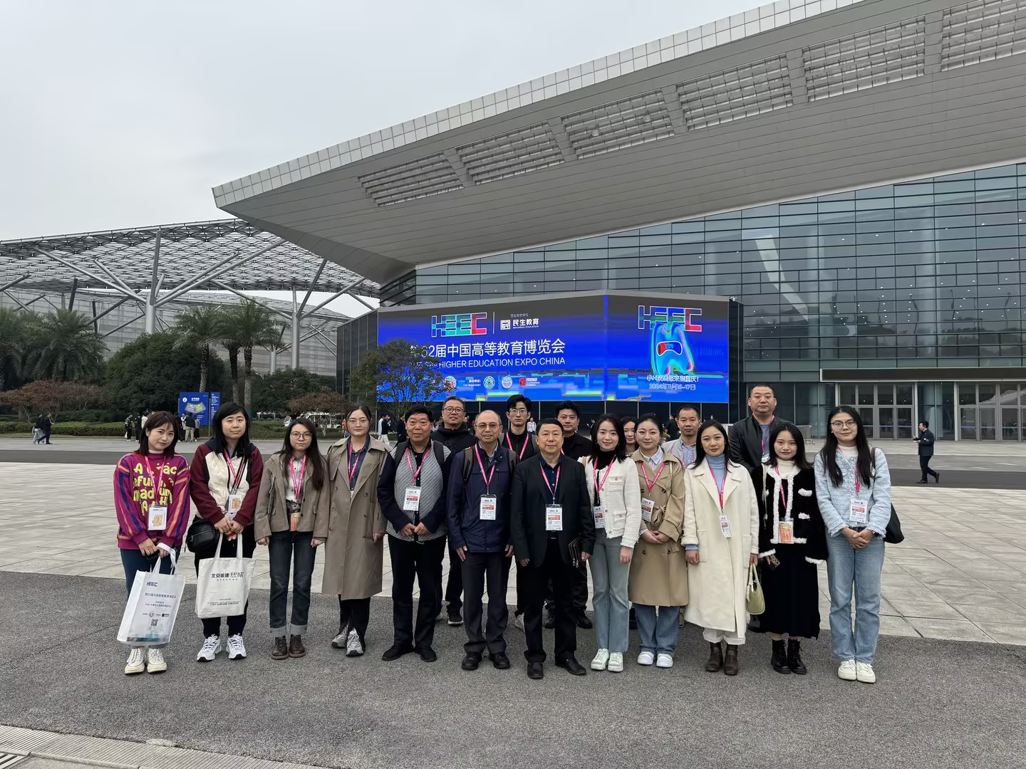 我院全体教职工分批参观第62届中国高等教育博览会