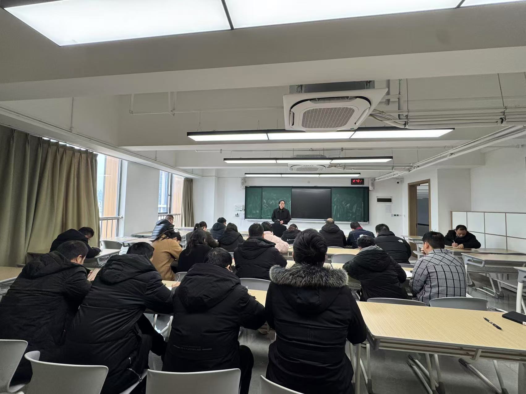 工学院召开12月教职工大会部署期末及寒假工作   