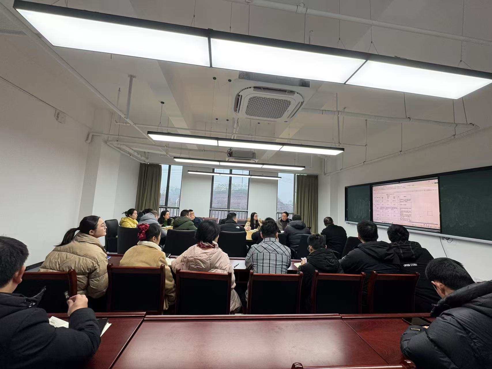 工学院召开2025年度教职工大会