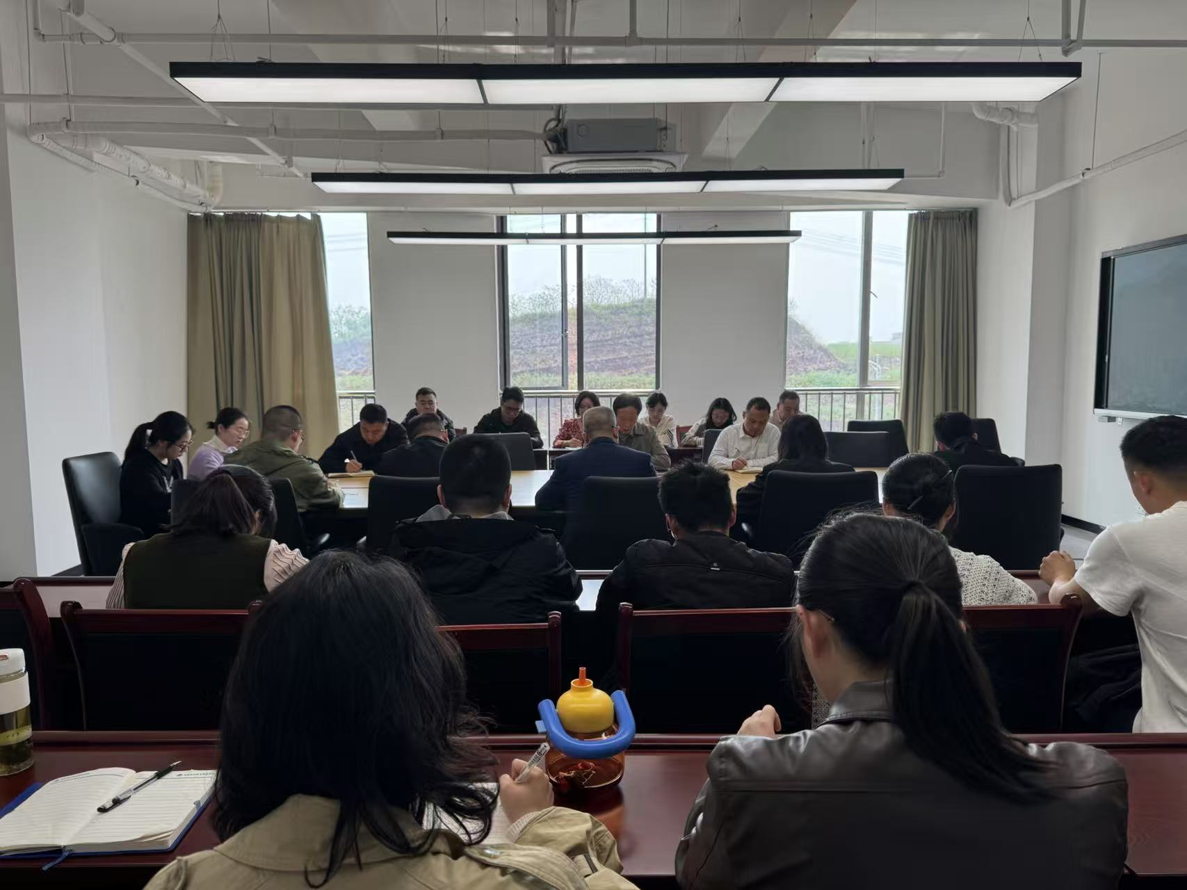 工学院召开2025年4月教职工大会 部署多项重点工作