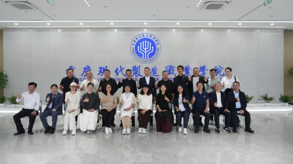 【新重庆】头部企业资源“入校”——重庆现代制造职业学院“企业大讲堂”激活产教融合新动能