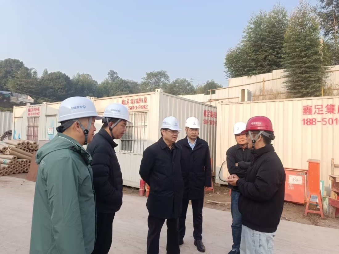 在建公寓安全“体检”筑牢师生防线