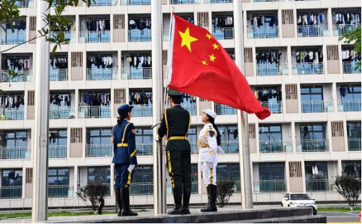 第十三周升旗仪式暨“传承红色血脉，共筑爱国情怀”主题演讲