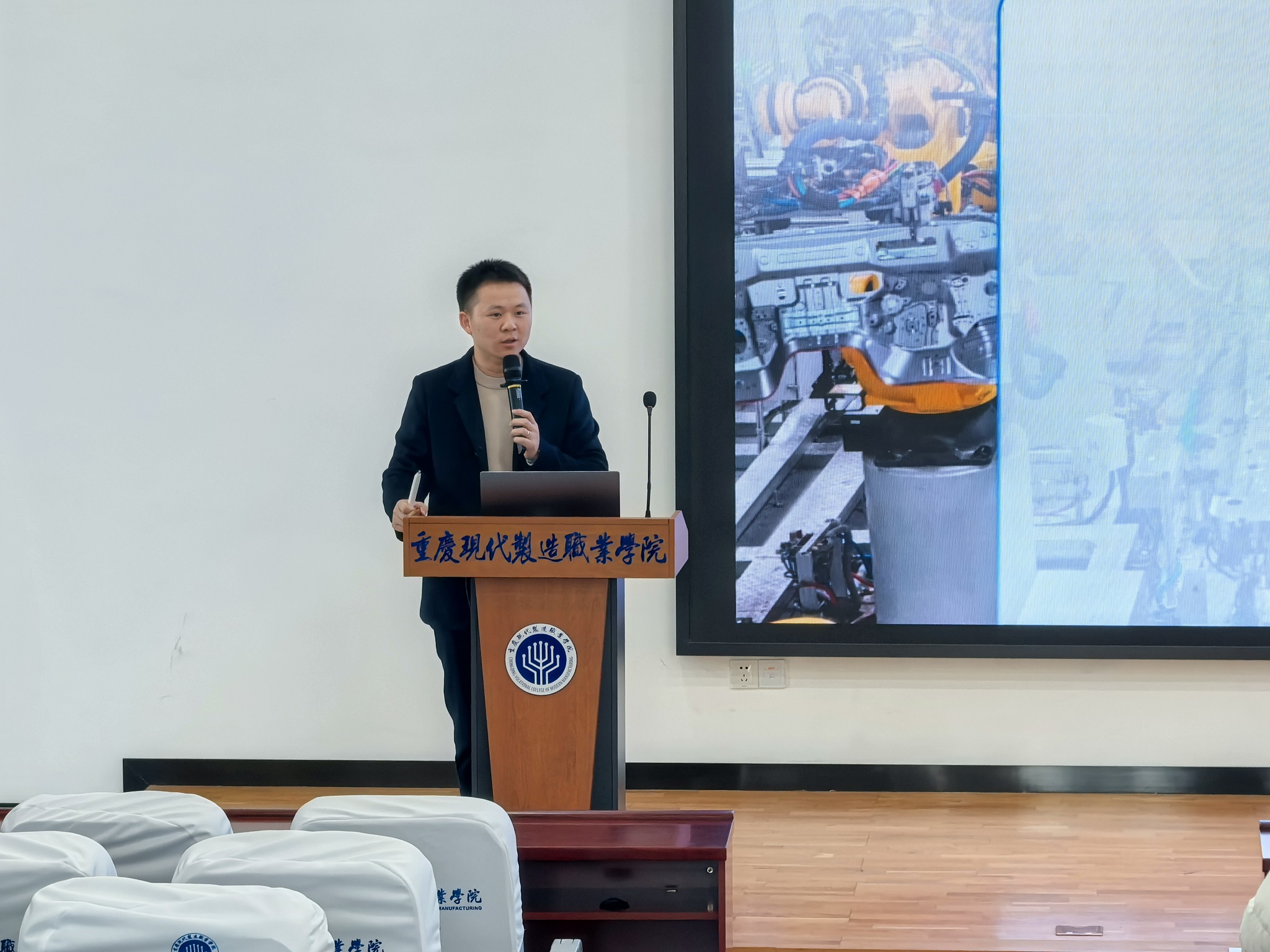 从课本到产线：一堂来自永川综保区的“沉浸式”国际商务课