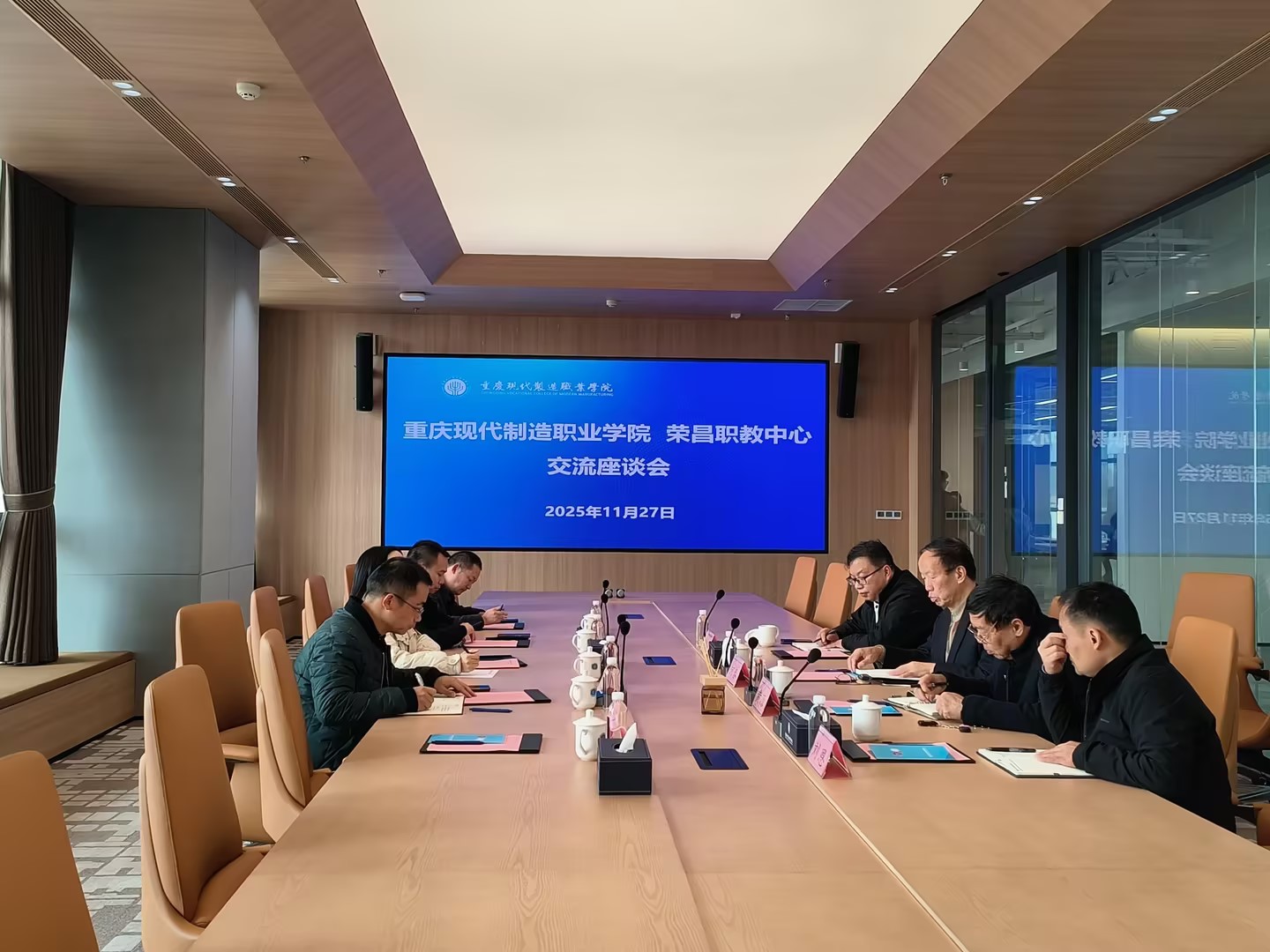 荣昌区职业教育中心智能制造专业群领导一行到我院调研交流