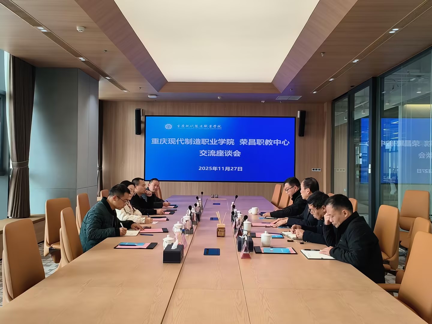 荣昌区职业教育中心智能制造专业群领导一行到我院调研交流