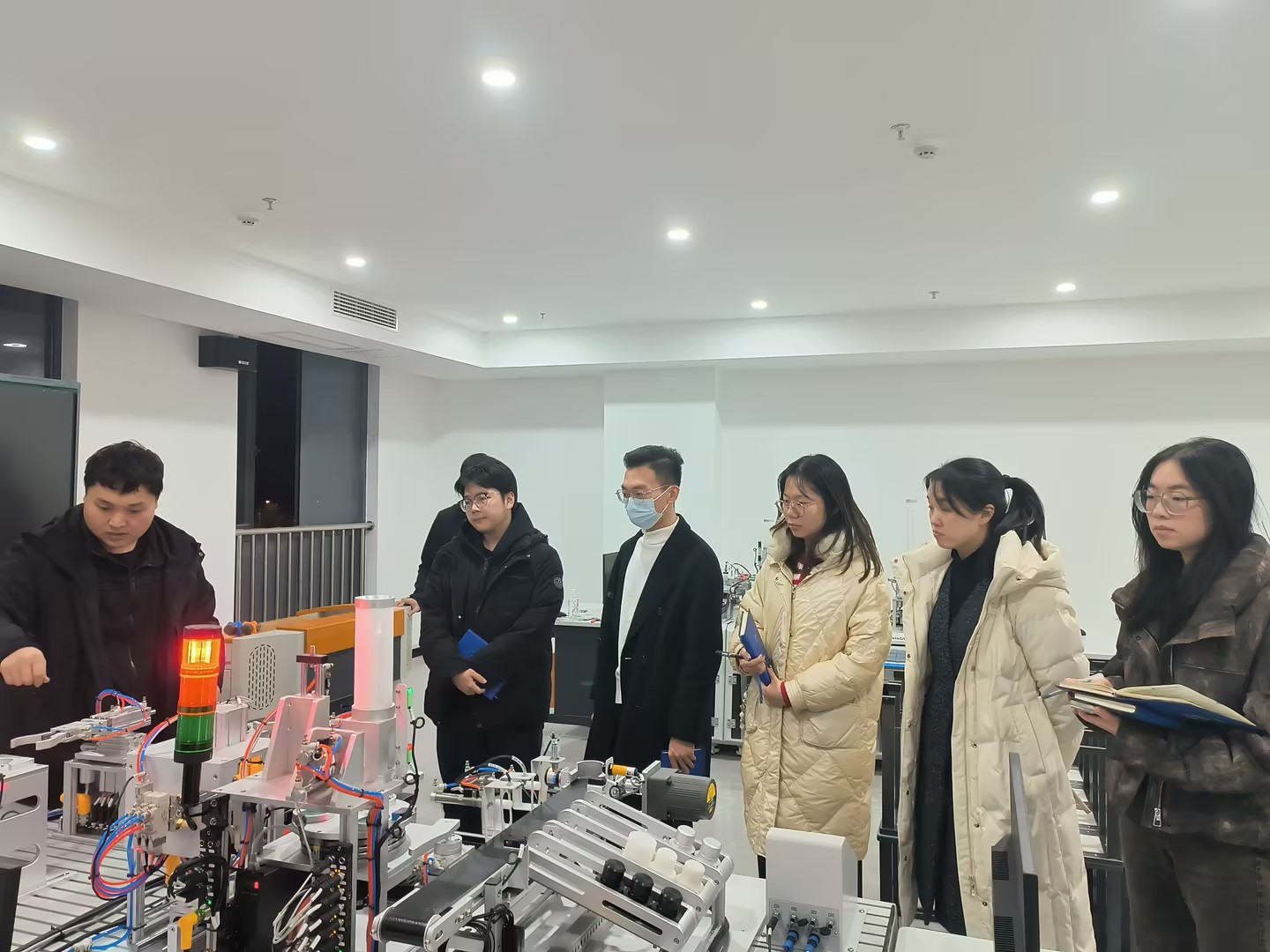 杭州仪迈科技公司助力重制院教师解锁“YTMZX - 2型自动化生产线”教学新技能