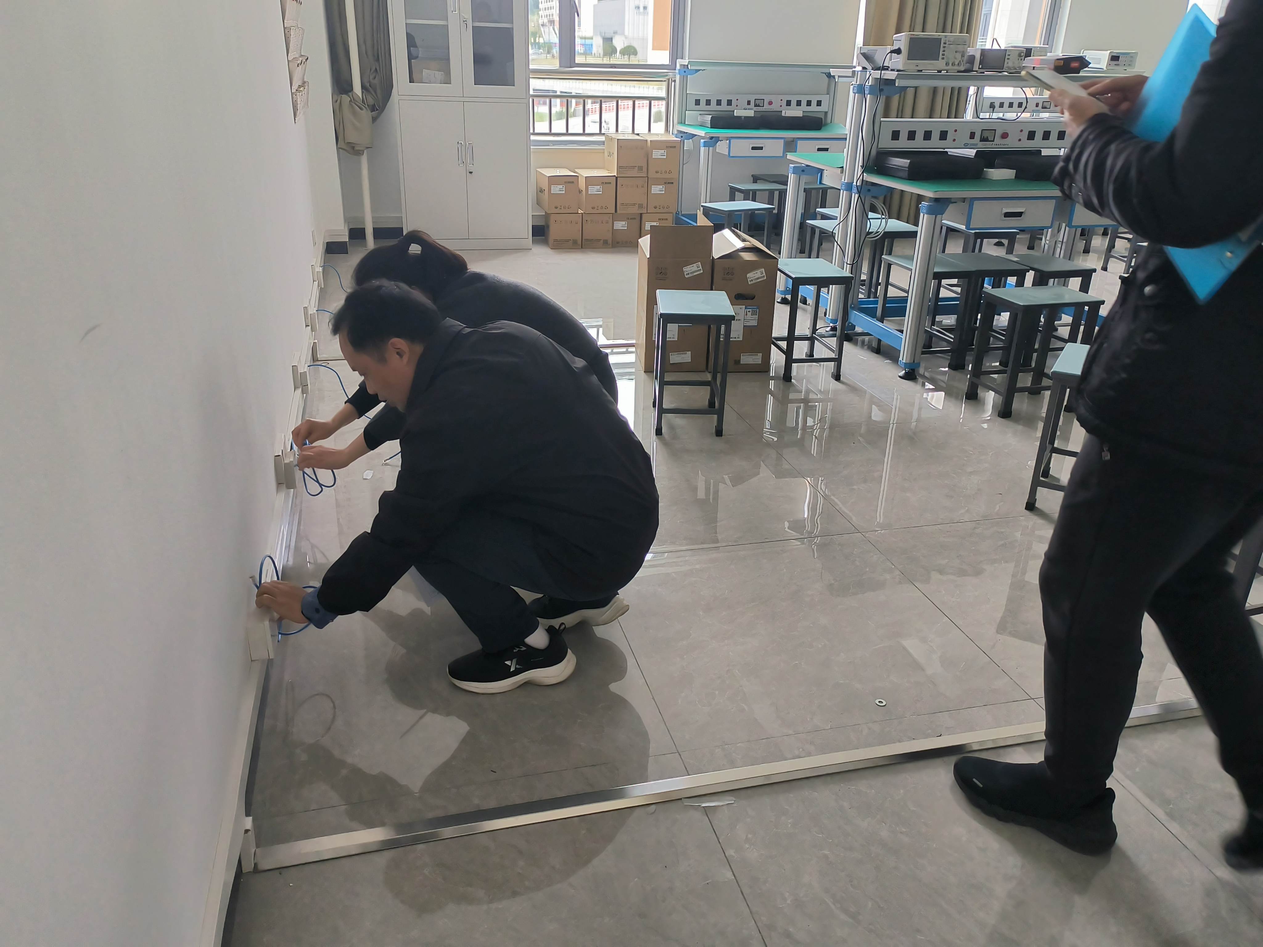 我院扎实开展开学前实训室安全及 教学条件检查工作