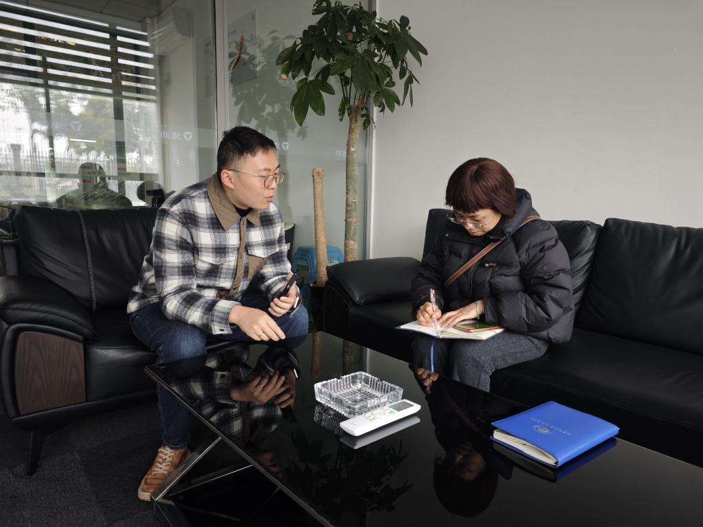 工学结合育人才,校企联动促成长——我院教师赴雅迪基地看望实践体验学生并与有关负责人就校企合作相关问题进行探索