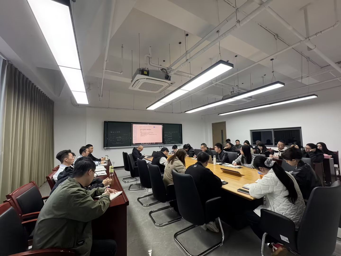 我院召开4月教职工大会 聚焦教学改革与学生管理